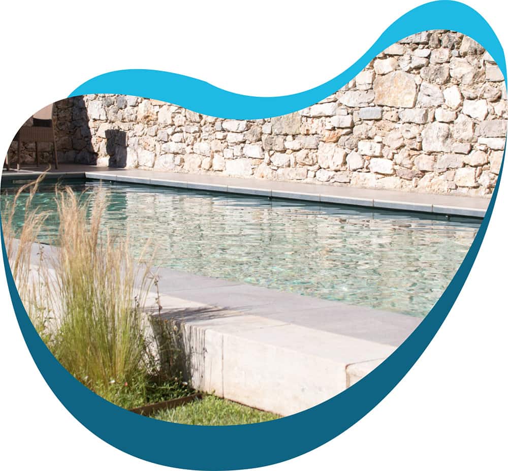 Piscine entretenue par nos piscinistes de l'Hérault Piscine entretenue par nos piscinistes de l'Hérault